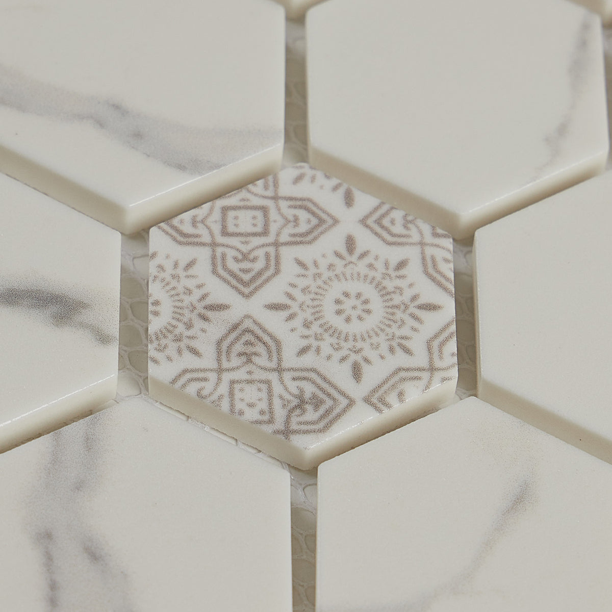 Lungarno Ceramics - Artisan Glass 1.5 in. Hexagon Mosaic - Carrara Close
