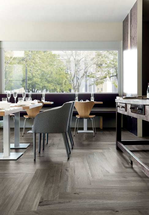 Elysium - Planches 6 in. x 48 in. Porcelain Tile - Perle floor installation