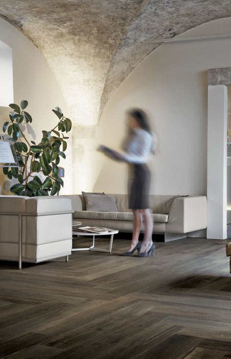 Elysium - Planches 6 in. x 36 in. Porcelain Tile - Choco floor installation