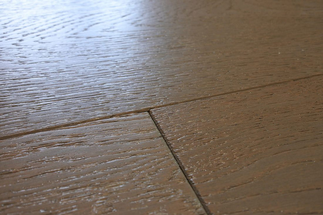 Johnson Hardwood - British Isles - Tiger Bay Oak Close View