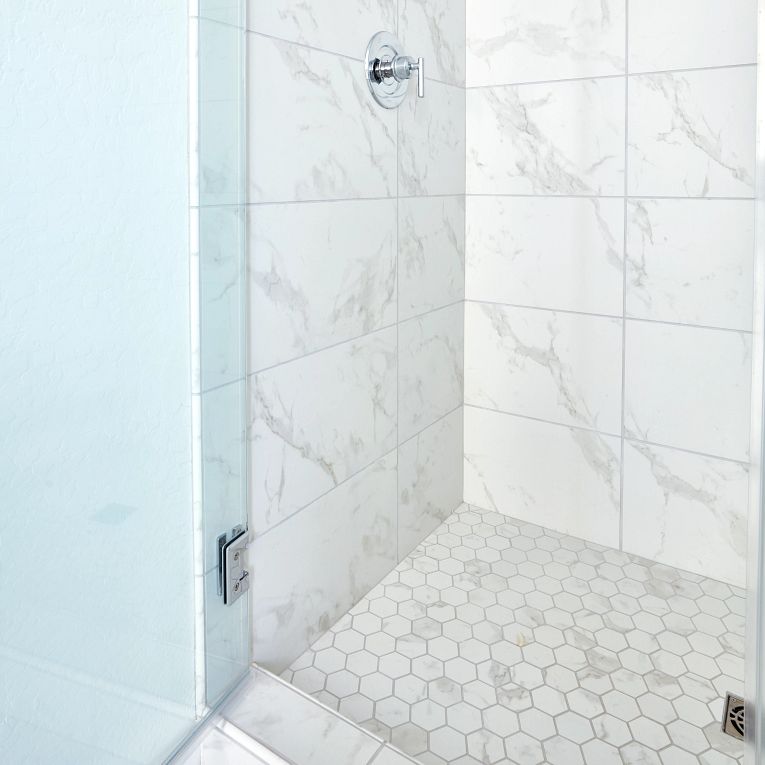 Arizona Tile - Themar Series - 2 3/8&quot; x 2 3/8&quot; Rectified Matte Porcelain Mosaic - Venato Gold - Shower Install