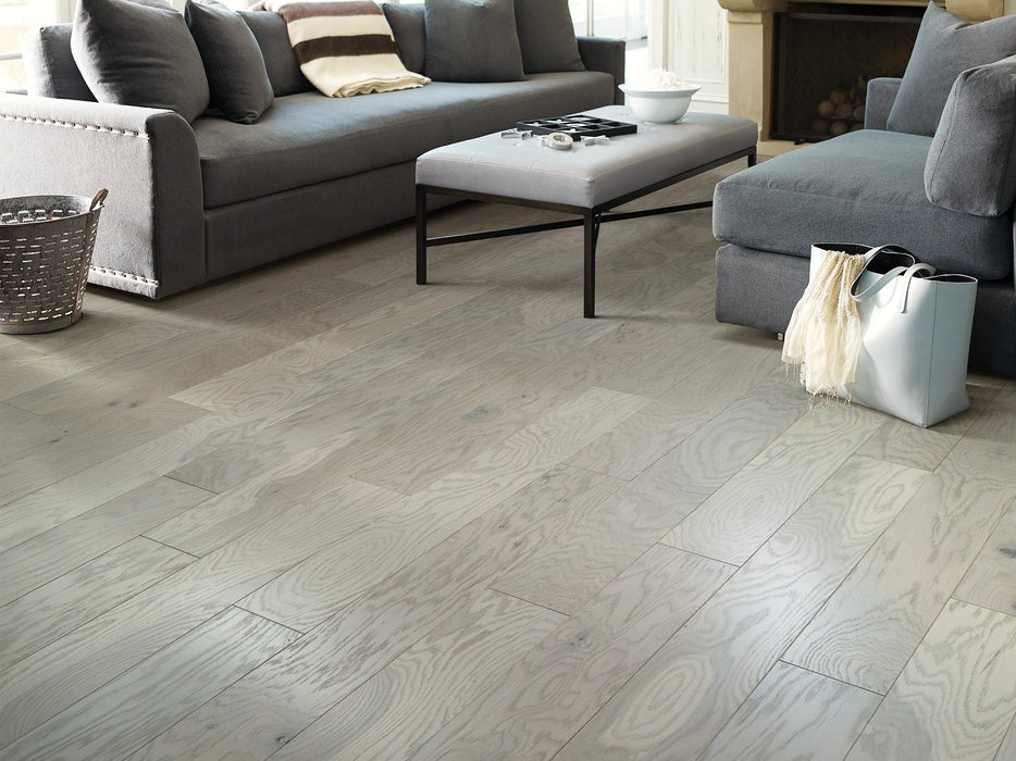 Shaw - Villa Hardwood SW705 - Quartz Installed