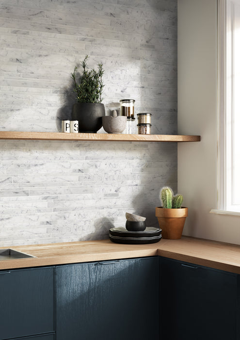 Tesoro - Venatino Goia Series - 12 in. x 10.5 in. Stone Mosaic - Random Linear Installed