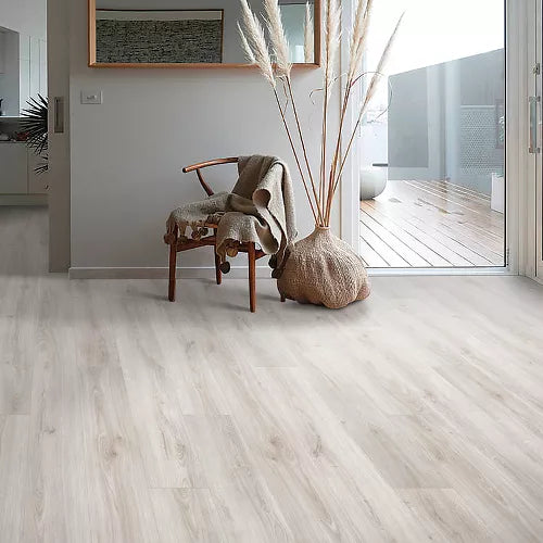 Mohawk - Revwood Premier Palm City Laminate - Adobe Oak Room Scene