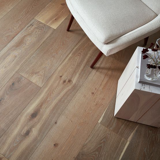 Anderson Tuftex Hardwood - Grand Estate - Bryant House Close View