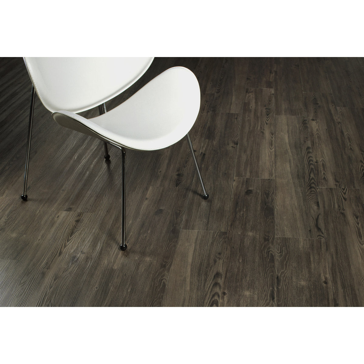 Engineered Floors - Cascade Collection - 7 in. x 48 in. - Weathered Chestnut Room Scene